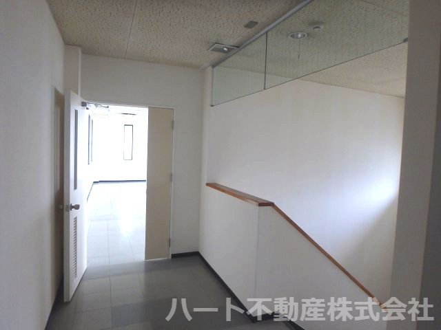 米倉交差点　県道沿いテナントの内装