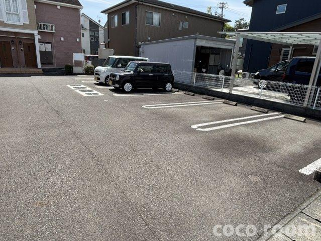 フィオーレⅡの駐車場