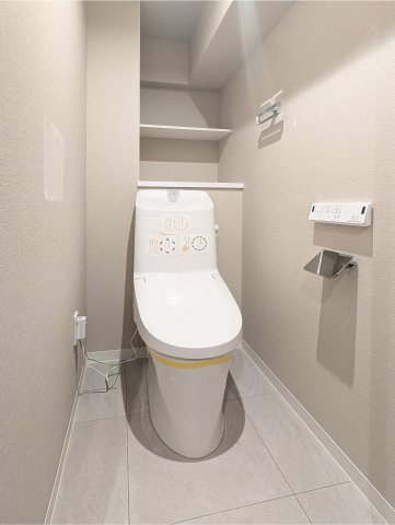 新山下ベイシティ第六号棟のトイレ|落ち着いた雰囲気の内装のトイレです