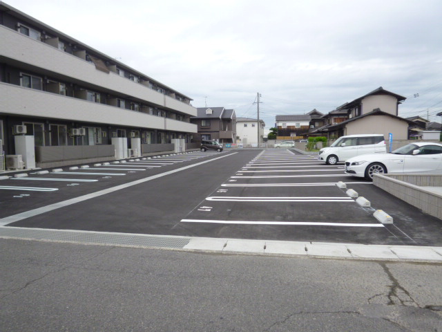 グランレーベンの駐車場