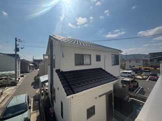 【展望】 | 安佐南区川内2丁目（全3区画）2号棟　 | バルコニーからの眺望。周辺は戸建を中心とした低層の住宅街が広がっており、視界を遮る建物がありません。青空を広く仰げる開放的な住環境で、通風も良好。静かで落ち着いた毎日を過ごせます。