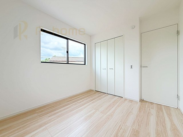 つくば市高見原9期　新築戸建て　1号棟の洋室|どんな部屋家具も合わせやすいシンプルな洋室！
たっぷりの日差しと心地よい風が舞い込む住まい♪