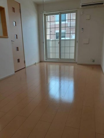 エレガンテヴィラ　Ⅱの居間・リビング