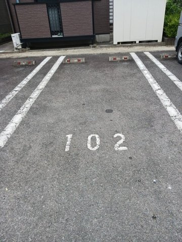 ポラリス弐番館の駐車場