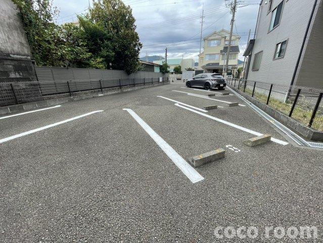 アルカンシエルの駐車場