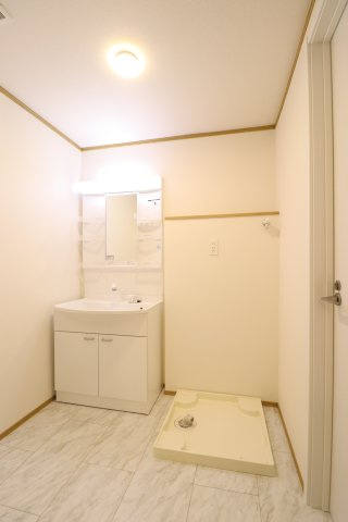 さくらハウスの洗面所|明るい洗面所です