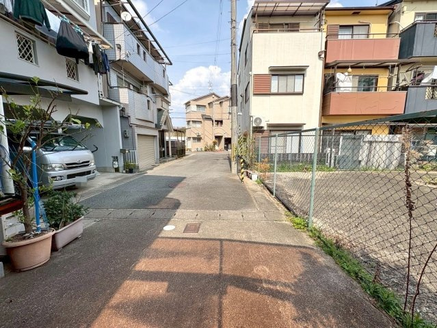 横大路六反畑の玄関|【玄関】
明るい光が差し込む玄関。収納付きで靴もすっきり片付き、気持ちよく迎えられます。

室内（2026年3月）撮影