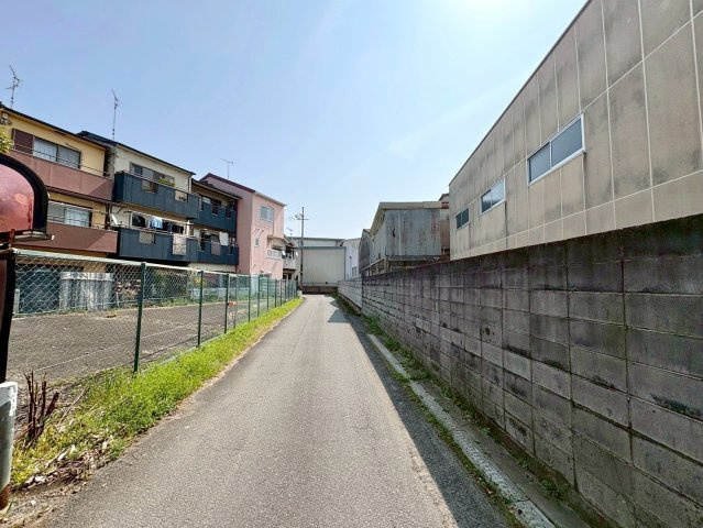 横大路六反畑の前面道路含む現地写真|「いきなり内覧はちょっと…」
・お家のパンフレットお送り致します！
・お電話で詳しくご説明致します！
・ご条件に合わせてお家をご紹介します！