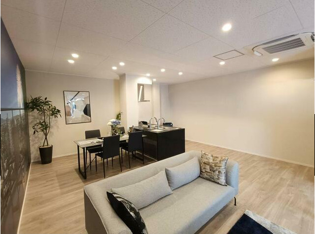 八帖北１１－１店舗事務所の内装