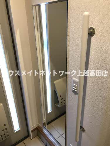 シェーブル・ゴートの玄関|玄関に鏡
