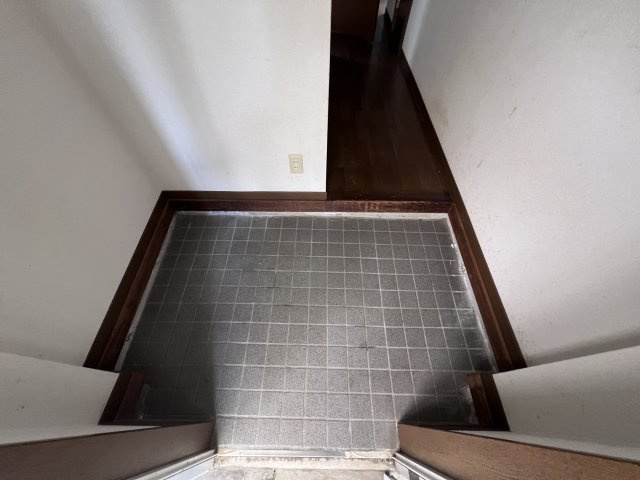 二見町西二見貸家の玄関