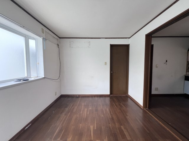 二見町西二見貸家の居間・リビング