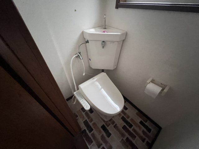 二見町西二見貸家のトイレ