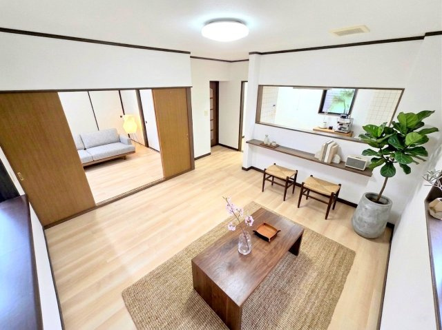 羽村市羽加美1丁目　リフォーム戸建の居間・リビング|※建具や装飾はCG加工によるものです。