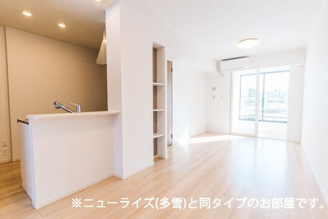 シャトー　ソレイユⅢ　Ｂの居間・リビング