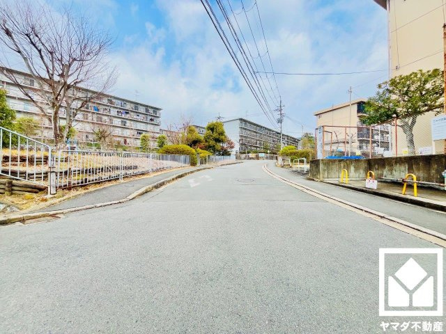 醍醐上ノ山団地B1棟の周辺
