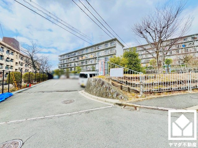 醍醐上ノ山団地B1棟の周辺