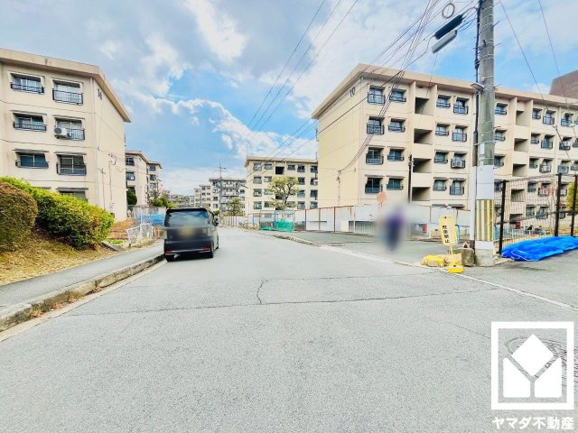 醍醐上ノ山団地B1棟の外観