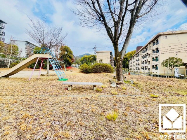 醍醐上ノ山団地B1棟の周辺