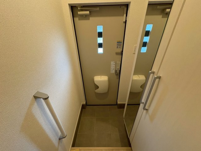 メゾン　ド　グレイスBの玄関