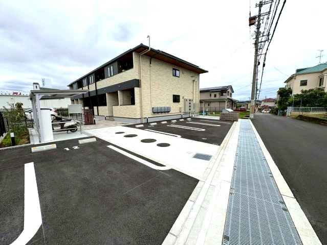 メゾン　ド　グレイスBの駐車場