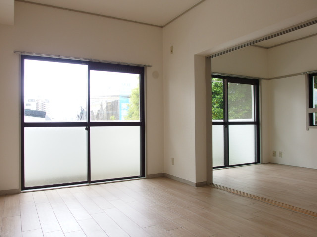 エミナンス竜美丘の居間・リビング