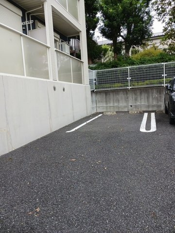 コリーナ　アーリエスⅡの駐車場