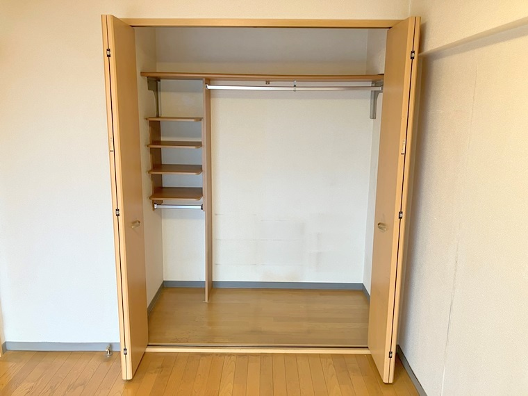 ニュー千鳥町マンションの収納|洋室6.5帖のクローゼット