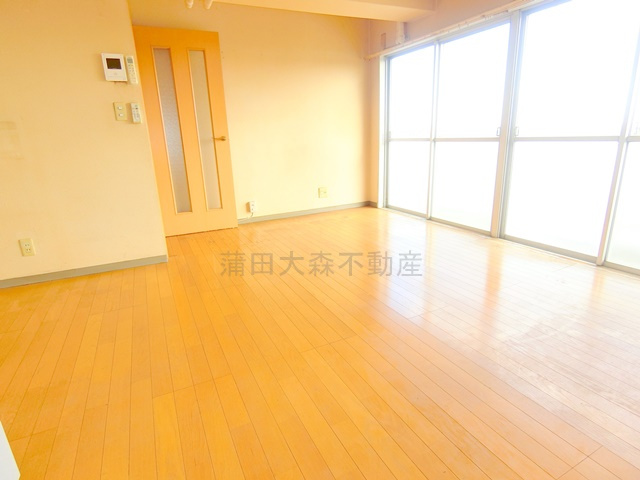 ニュー千鳥町マンションの居間・リビング|LDK13.5帖