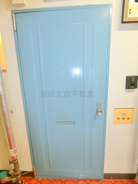 ニュー千鳥町マンションの玄関