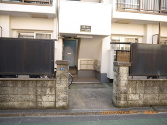 【エントランス】 | 清潔感と歓迎感があるエントランスホールとなります。