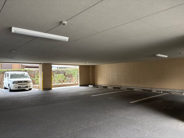 メイツ半田の駐車場