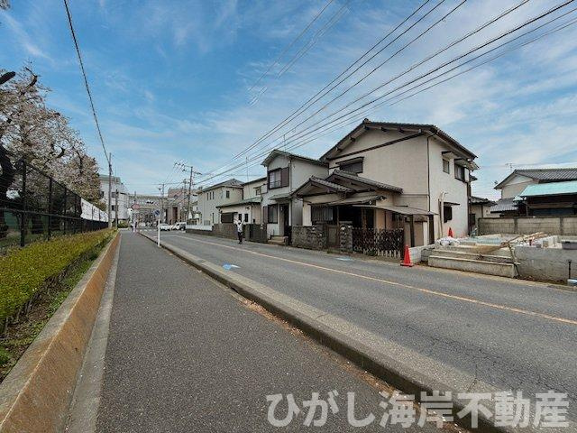 平塚市諏訪町　新築戸建の前面道路含む現地写真|4月9日撮影　建築中　現地外観