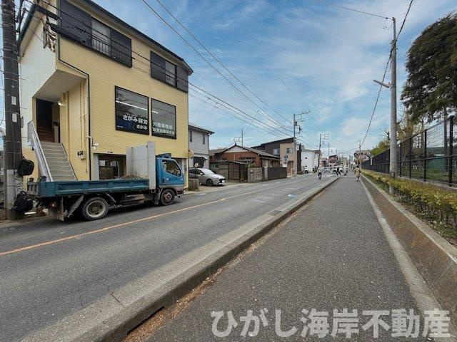 平塚市諏訪町　新築戸建の前面道路含む現地写真|4月9日撮影　建築中　現地外観