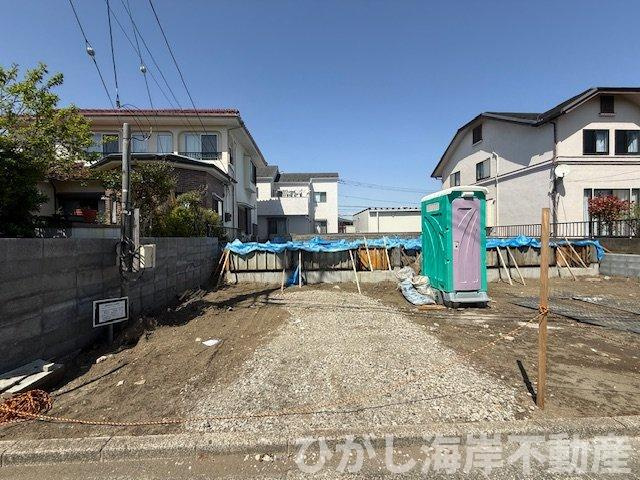 茅ケ崎市美住町　新築戸建　全2棟の外観|4月11日撮影　建築中　現地外観