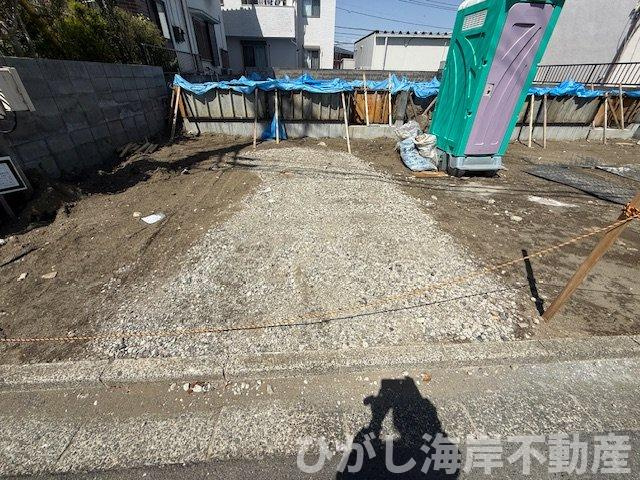 茅ケ崎市美住町　新築戸建　全2棟の駐車場|4月11日撮影　工事中　駐車スペース