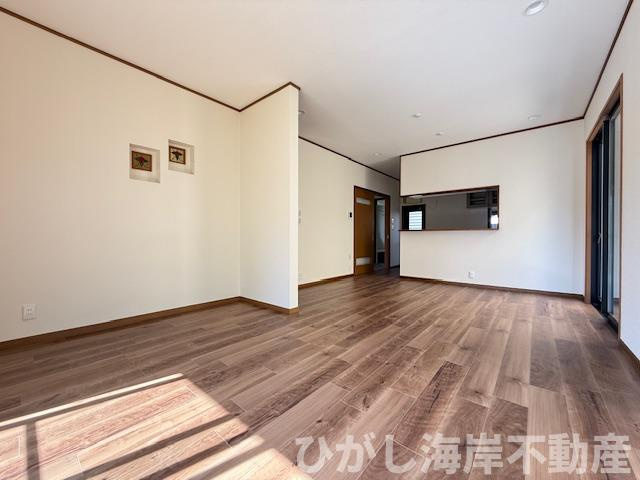 藤沢市辻堂元町３丁目　中古戸建の居間・リビング|新規リフォーム完了！　18.7帖　LDK