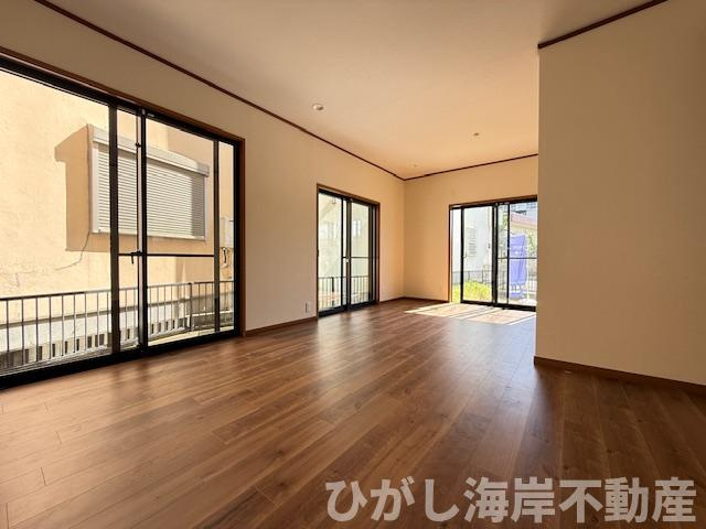 藤沢市辻堂元町３丁目　中古戸建の居間・リビング|新規リフォーム完了！　18.7帖　LDK