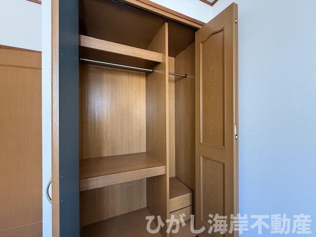 藤沢市辻堂元町３丁目　中古戸建の収納|新規リフォーム完了！　各居室　収納スペース付き