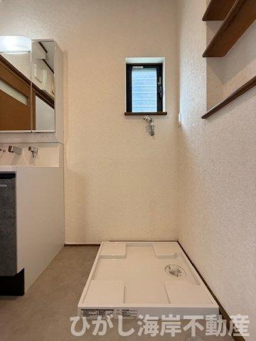 藤沢市辻堂元町３丁目　中古戸建のランドリースペース|新規リフォーム完了！　洗濯機置場
