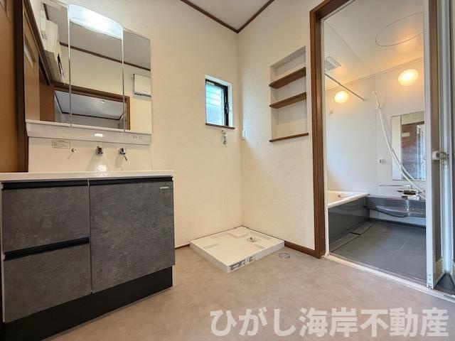 藤沢市辻堂元町３丁目　中古戸建の脱衣所|新規リフォーム完了！　脱衣スペース
