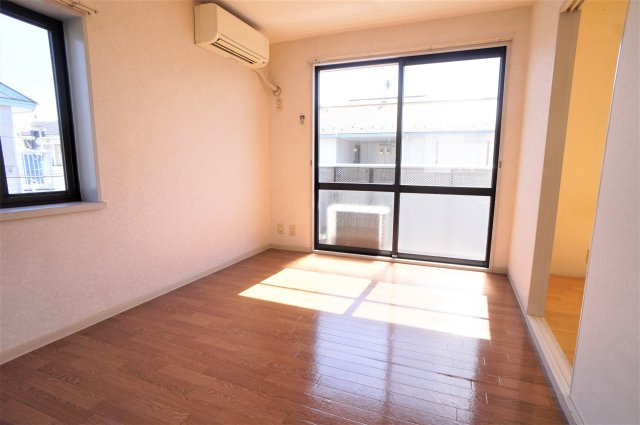 コアロードB棟の洋室|別のお部屋の写真です