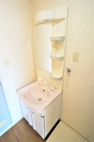 コアロードB棟の独立洗面台|別のお部屋の写真です