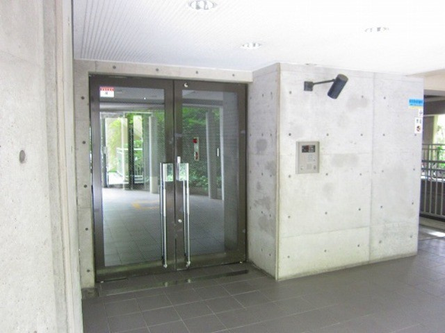 神戸市須磨区清水台の賃貸マンションのエントランス