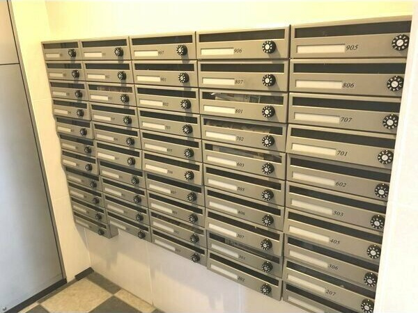 AHマンション泉のエントランス