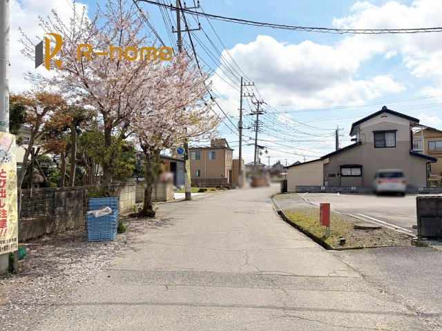 龍ケ崎市立野8期　新築戸建て　1号棟の前面道路含む現地写真|『今から見たい！』大歓迎です♪
お気軽にＲ－ｈomeまでお問い合わせください。