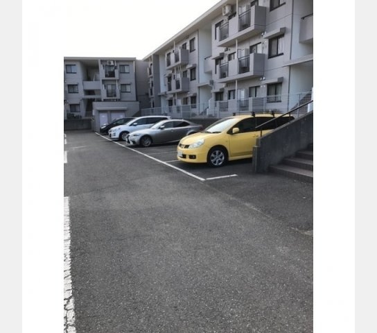 エスポワール松風台Ⅱ番館の駐車場