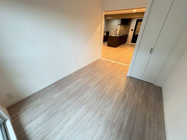 コープ野村須磨離宮前Bの洋室|明るい洋室です