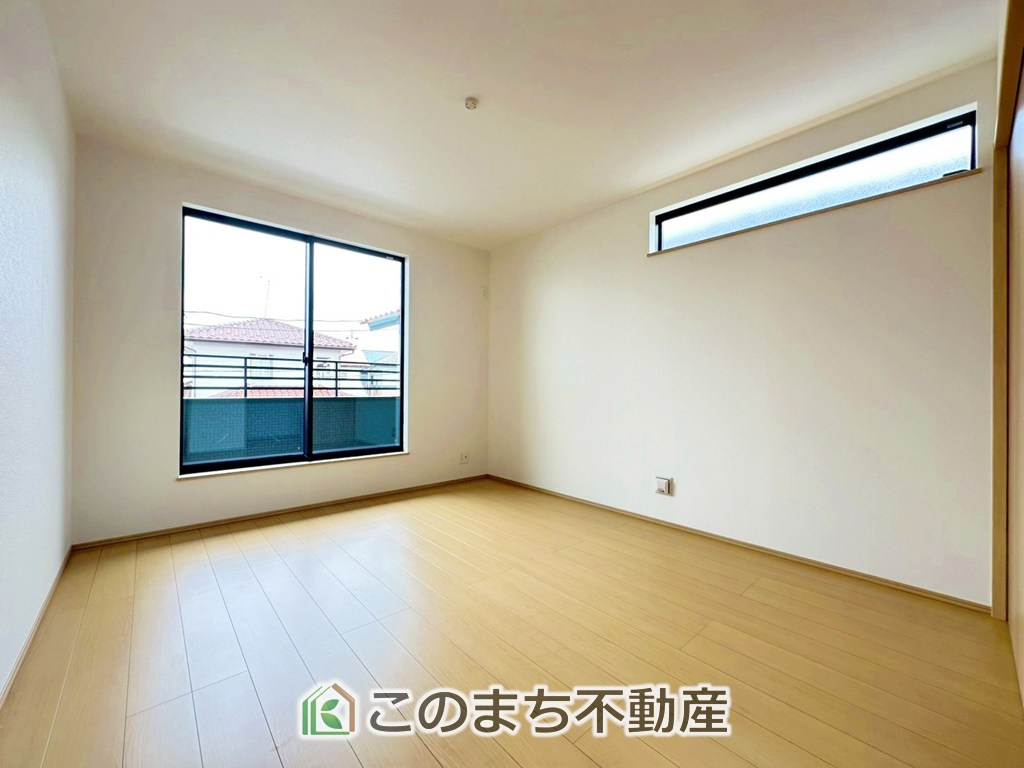ハートフルタウン宇都宮市御幸ケ原103番の洋室|採光も確保されたお部屋です。大きいベッドを置いても余裕のあるゆとり空間。
