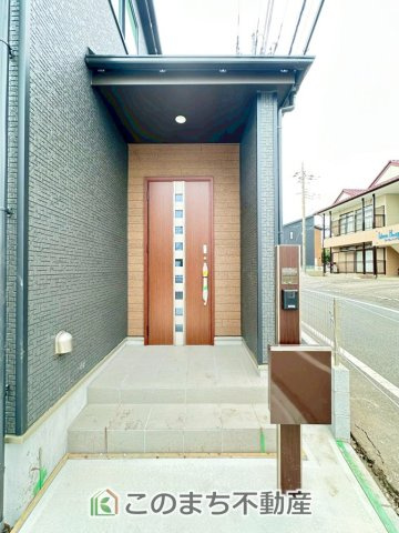 ハートフルタウン宇都宮市御幸ケ原103番の玄関|玄関周りは家の顔！スタイリッシュな玄関が特徴です！
